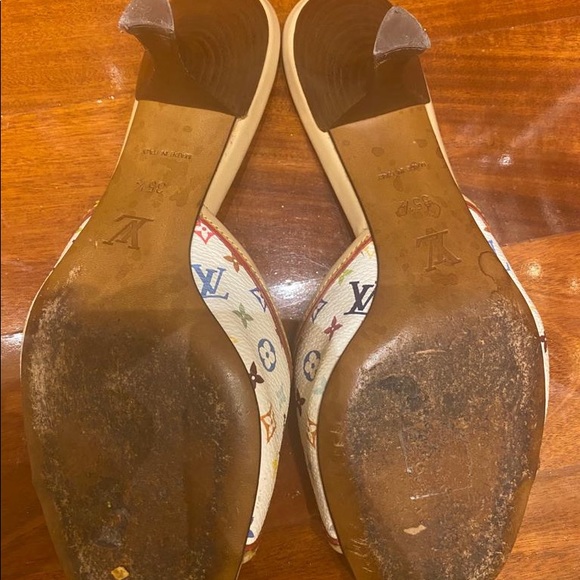 Louis Vuitton - Picture 2 of 2